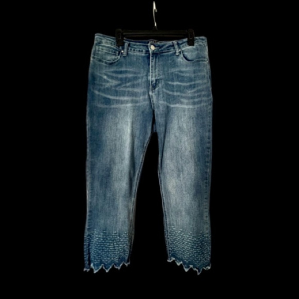 BACCINI Cropped Ankle Jeans with Ruffled Distressed Hem. Size 12 Inseam 25” - Picture 5 of 14